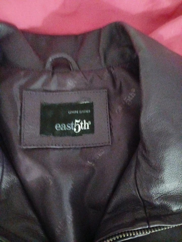 Chaqueta de cuero púrpura mediana ajustada forrada ciruela vintage años 90 East 5th para mujer Foto 2 de 4