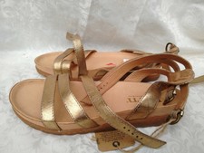 born peera sandal