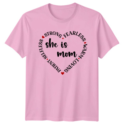 She Is Mom Herz T-Shirt, Stark Furchtlos Warm Liebevoll Muttertag