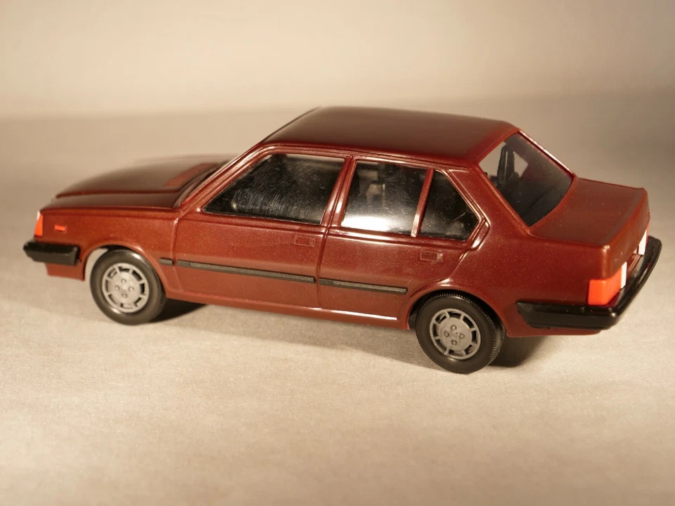 Stahlberg Finlandia Volvo 360 Gle In Plastica 1/20 Raro 21 Cm - Immagine 3 di 4