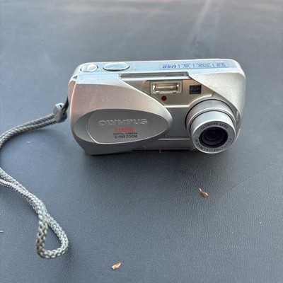 Olympus CAMEDIA D-560 Zoom 3.2MP Digital Camera 16Mb XD Card  Tested and working