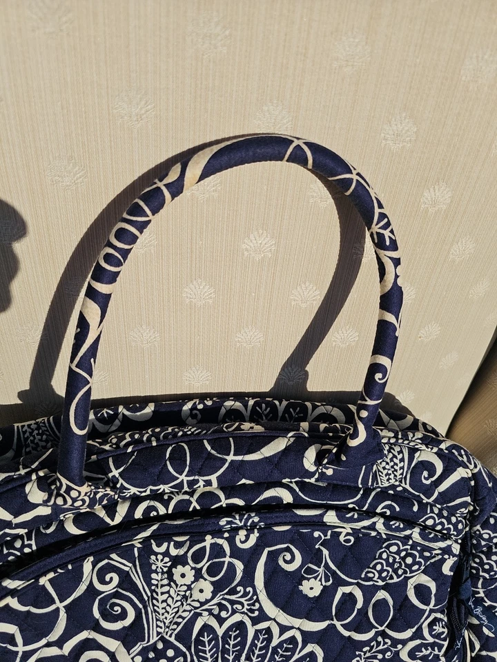 👍🏽 💵 Vera Bradley, Bolso Azul Marino y Blanco-Asas/Bolso de Hombro-Nuevo Bolso para Laptop Foto 4 de 4