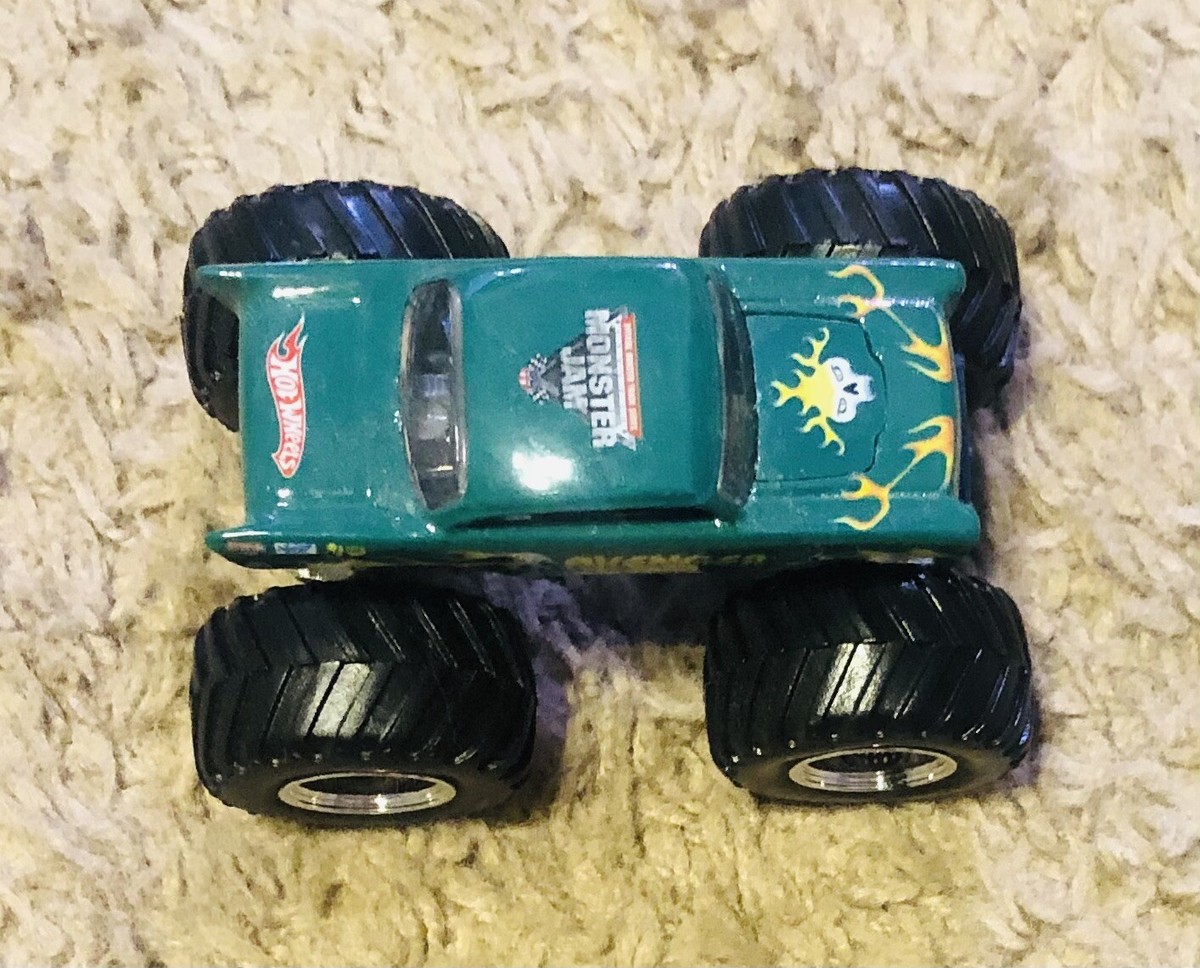 Vtg Hot Wheels Monster Jam '57 Chevy Avenger Green Blue Frame 1:64
