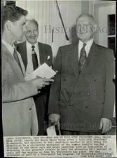 1953 Press Photo Daniel Reed talks with reporters at the White House.