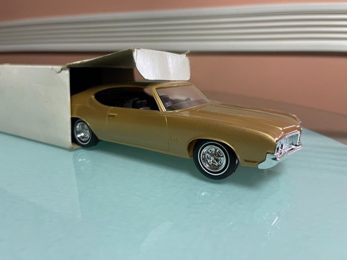 WALKING ON-BROADWAY! (RARE) AMT PROMO '70 GLD OLD 442 W/BOX & BONUS DISPLAY CASE - Picture 16 of 23