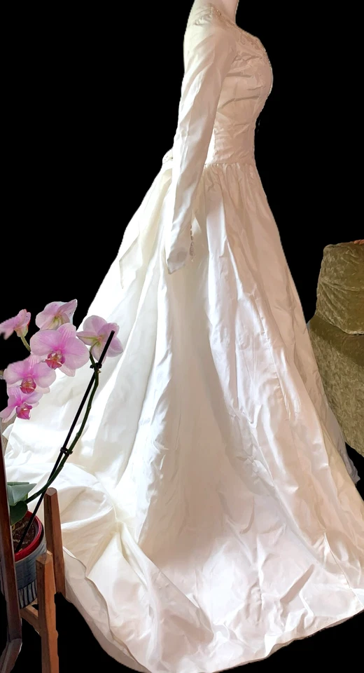 60s Satin Pearl-Lace-Sequin Front Embellished Wedding Gown, Train Vintage Sz 10 - Image 3 of 4