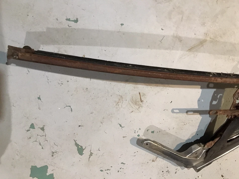 Chevy Impala 1965-1968 montaje de ventana de ventilación Bonneville Wildcat Eighty Eight OEM Foto 4 de 4