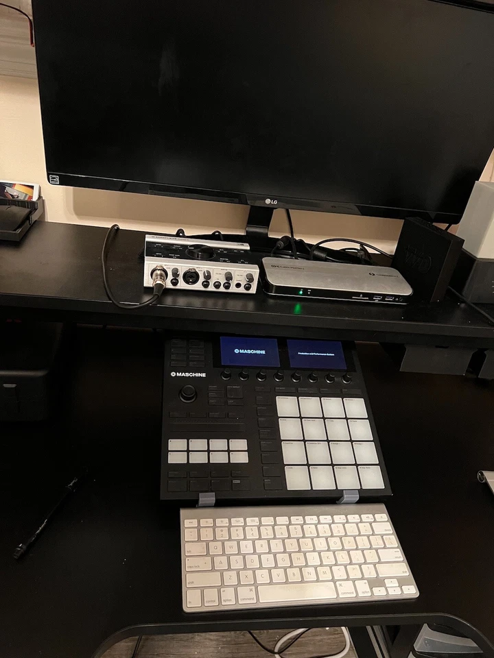 Custom Angled Display Stand for Native Instruments Maschine MK3 (22.5 degrees) - Image 2 of 4