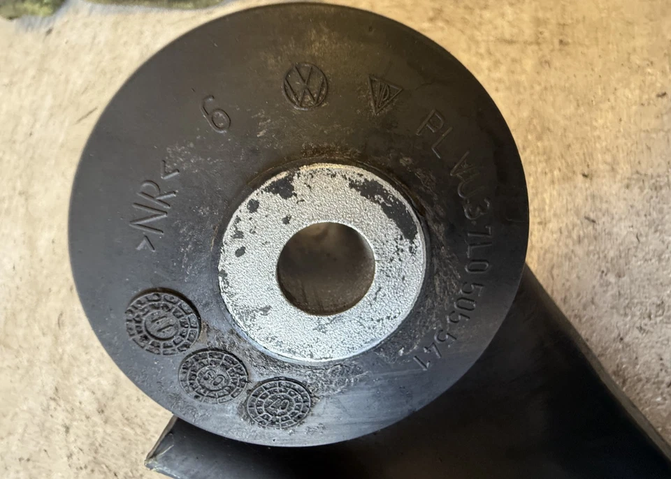 Brazo de control inferior trasero derecho del lado del pasajero Audi Q7 2007-2015 OEM Foto 2 de 4