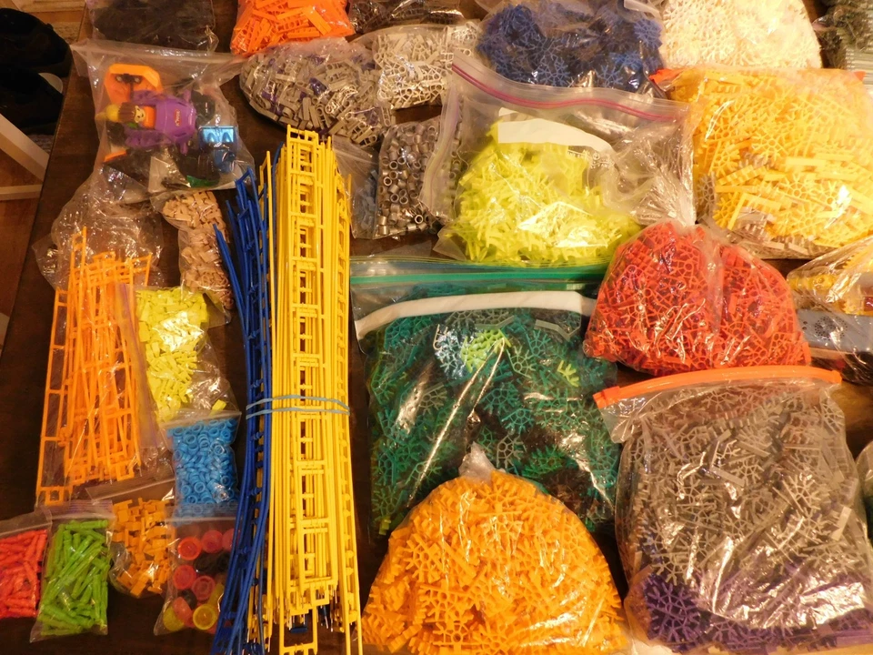 K'nex HUGE BULK lot 30 lbs Sorted Rods Connectors Tracks Motors Parts Lot A - Image 2 of 4
