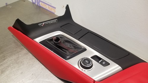 14 CHEVY CORVETTE C7 2LT AT FRONT FLOOR CENTER CONSOLE RED AND BLACK - Picture 5 of 12