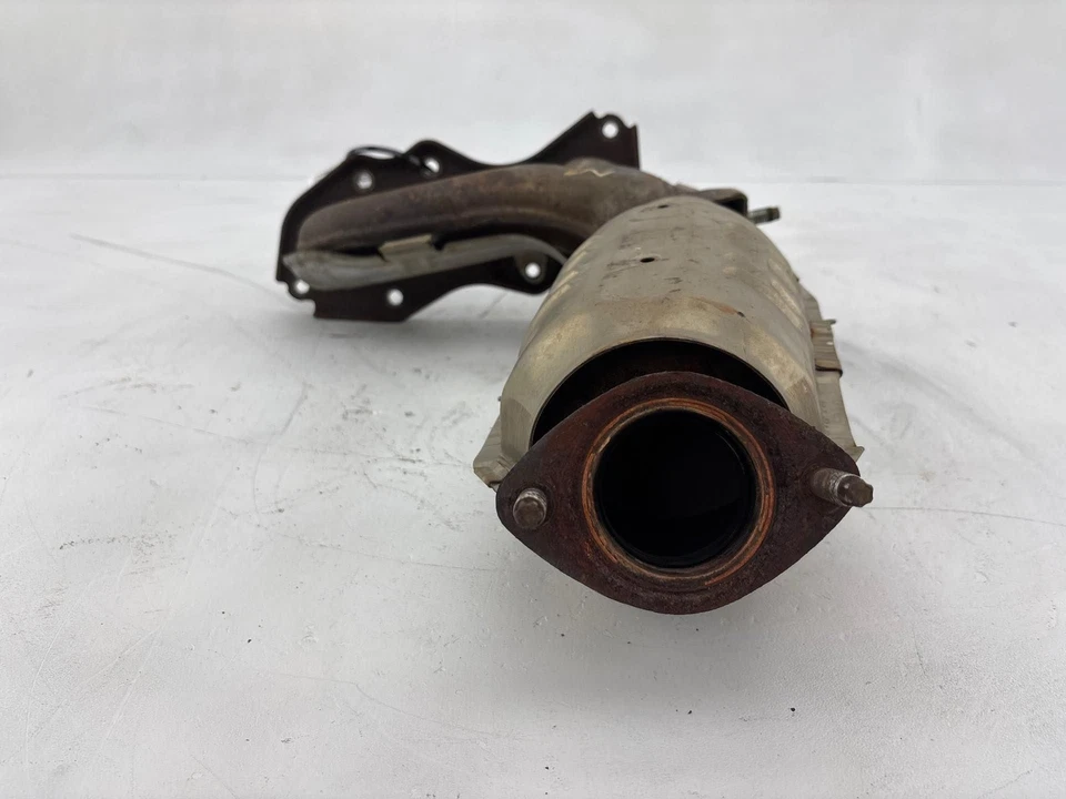 Toyota Sienna 2011-2016 tracción delantera motor 3,5 L colector de escape trasero lado derecho OEM. Foto 3 de 4