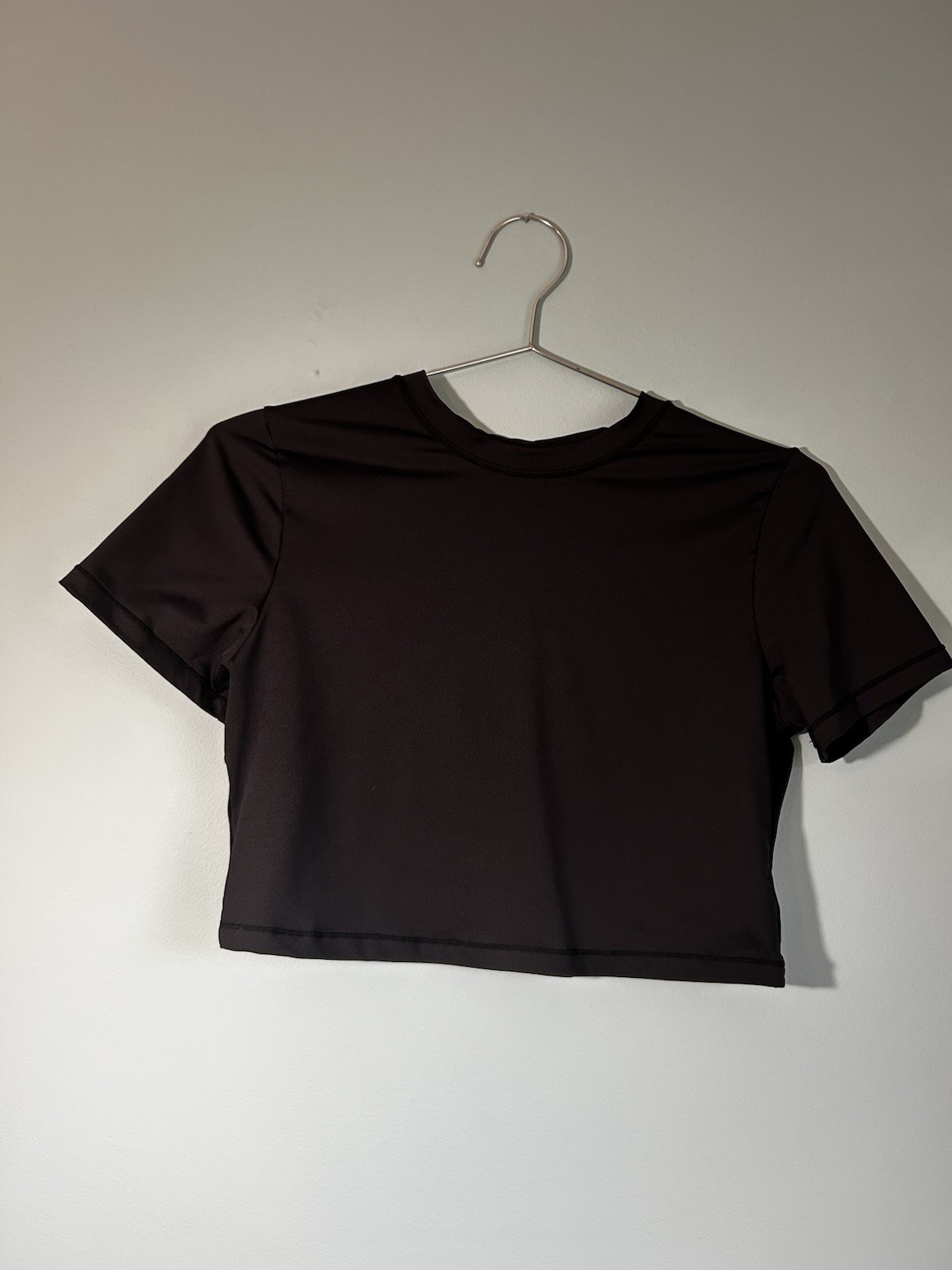 Skims Cropped Short Sleeve Fits everybody  T-Shirt Black L