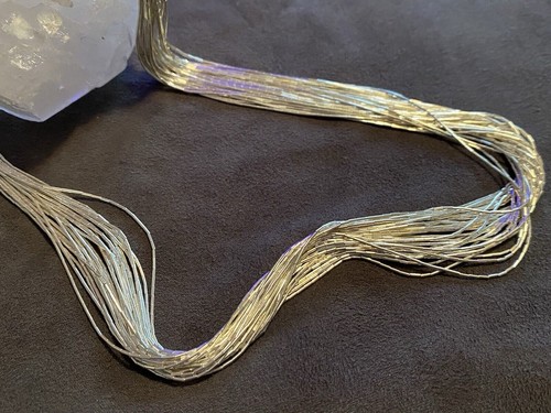 "Collar Heishi de plata líquida navajo artesanal de 30 hilos de plata de ley de 18""" - Imagen 2 de 6