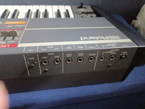 Roland JUNO-106 Tastiera Sintetizzatore Polifonico Programmabile 61 Tasti 6 Voci - Foto 9 di 10
