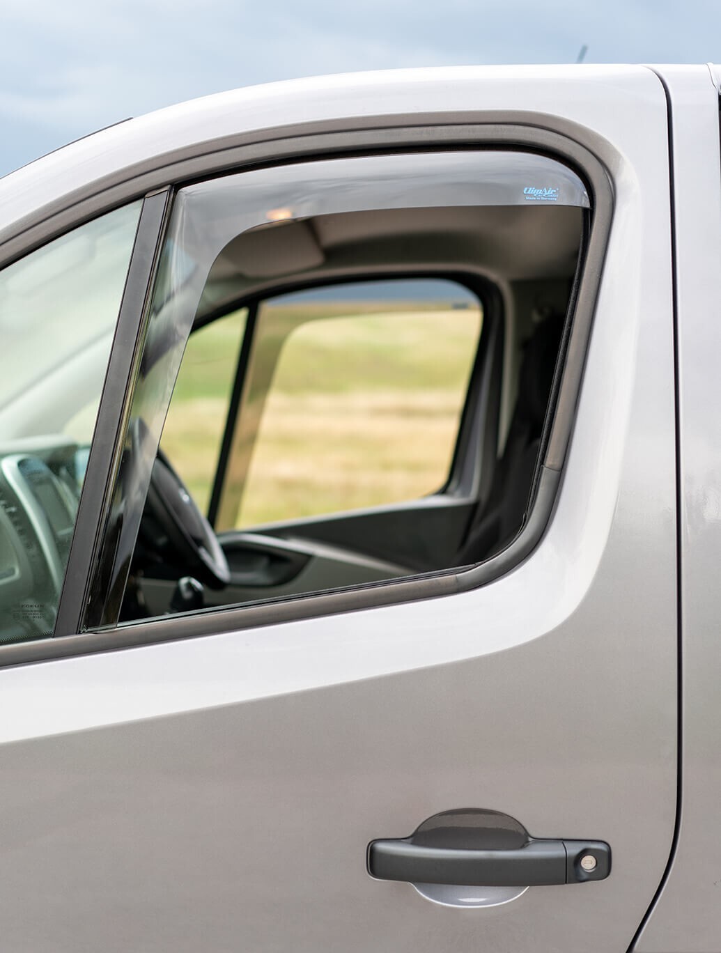 FITS RENAULT TRAFIC X82 2014> GENUINE CLIMAIR FRONT WIND DEFLECTORS LIGHT SMOKED eBay