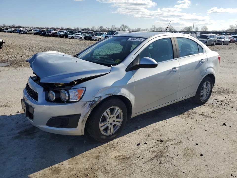 Used Deck Lid fits: 2013 Chevrolet Sonic Ntbk w/o integral spoiler Grade A Foto 3 de 4