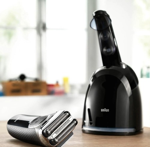 BRAUN Series 3 MicroComb Men's Shaver w/ Clean & Charge Station 3050CC Brand New - Picture 3 of 6