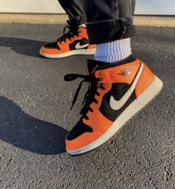 靴 AIR JORDAN JORDAN 1 MID 'BLACK CONE' Air Jordan 1 Mid 