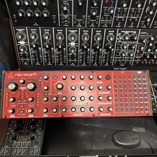 Behringer Neutron Synthesizer