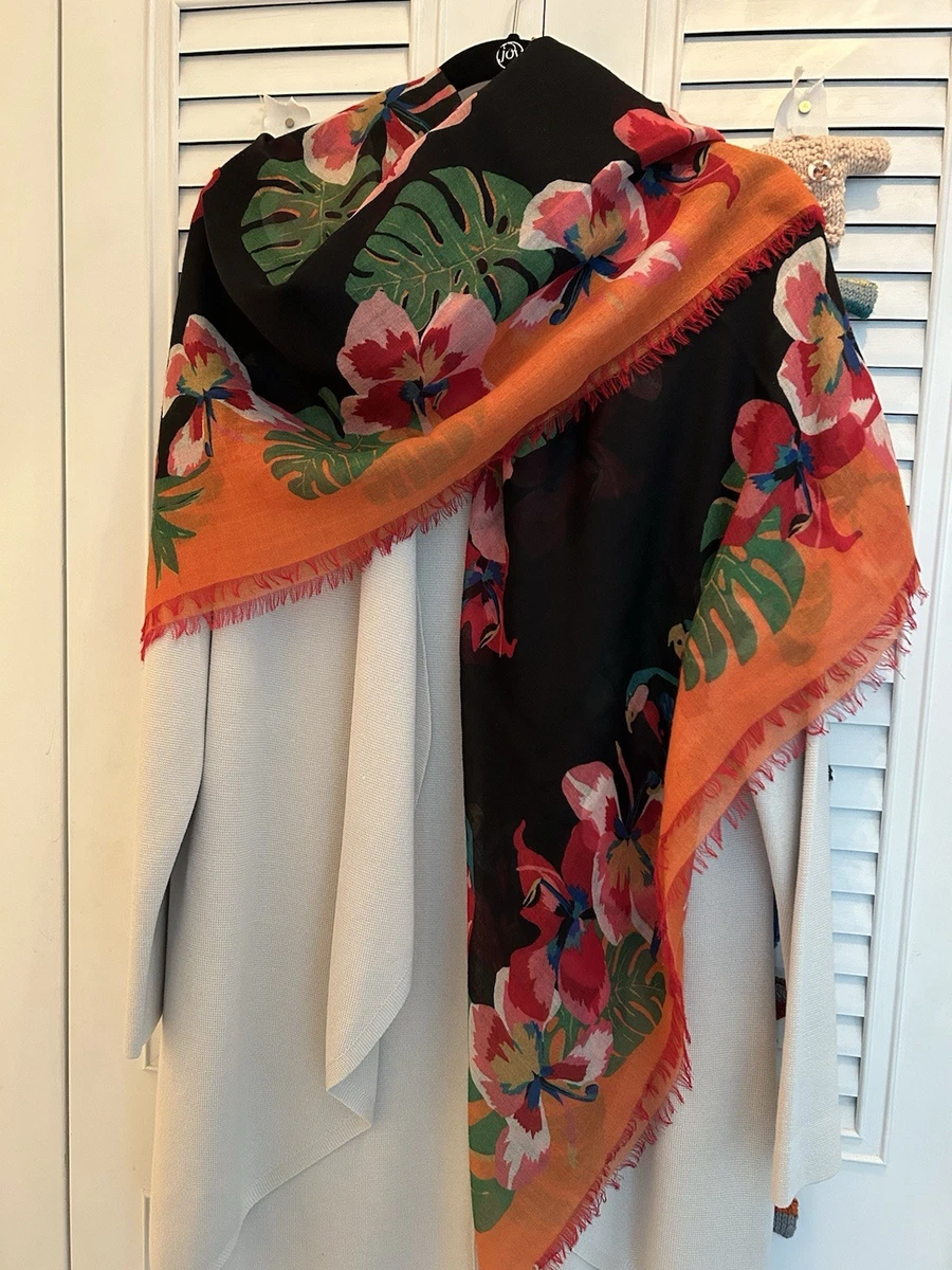 Foulard Carré VALENTINO (OMS) 100% Soie - Dimensions 82x86 Cm - Noir - Occasion En Très Bon état (TBEG) Vintage