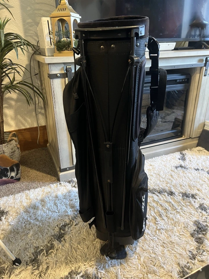 Сумка для гольфа Titleist Players 5 самостоятельная стоящая с удобными мягкими ремнями для переноски черная - Изображение 4 из 4