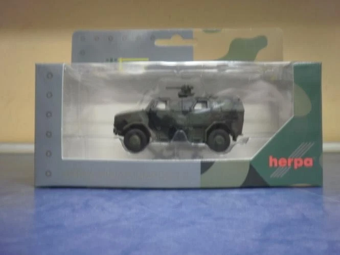 Herpa Military ATF Dingo mit FLW 200, dekoriert 746380 - Bild 1 von 1