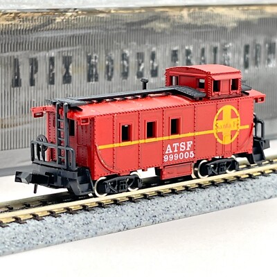Model Power N Scale 3272 Santa Fe Steel Offset Cupola Caboose ATSF 999005