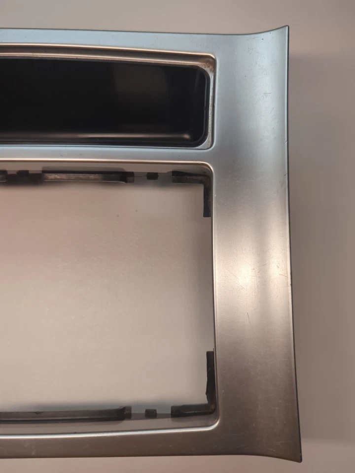 道奇充电器 SRT-8 Magnum 2005 - 2007 原始设备制造商中心控制台变速器挡板盖饰边 — 第 3/4 张图片