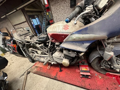 SUZUKI GSX750 1983 spares or repair - Picture 1 of 9