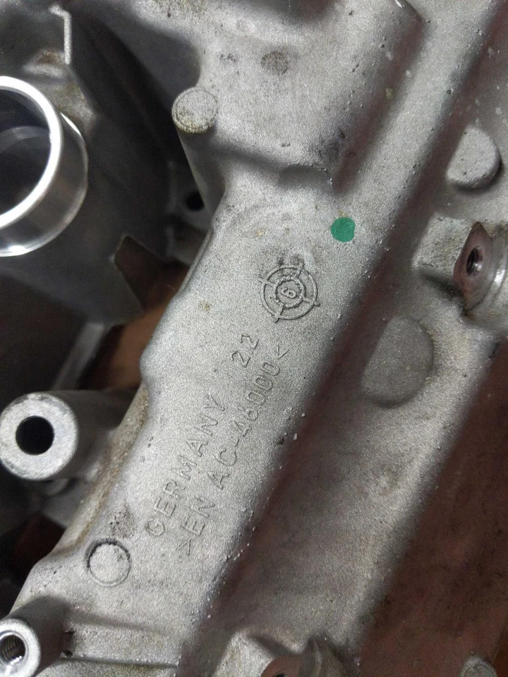 Cubierta válvula derecha BMW X5M 16 17 18 4,4 L Foto 4 de 4