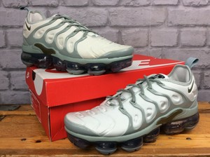 olive vapormax plus