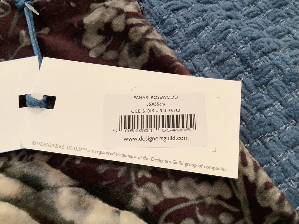 DESIGNERS GUILD MADE PAHARI DAMASCO FLORAL JACARANDÁ 55X55CM CAPA COM ETIQUETA - Imagem 3 de 4