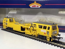 Bachmann 36-160 Plasser Tamping Machine (Non-motorised) BR Yellow - OO Gauge