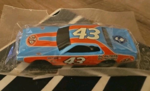 New ListingHot Wheels - 74 Dodge Charger #43 STP  -Salute To Richard Petty -Sealed Vintage