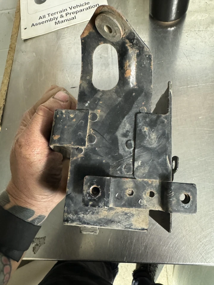 Soporte de caja de batería Suzuki GSXR750 J K L 1988 1989 1990 41540-17C01 GSX-R 750 Foto 4 de 4