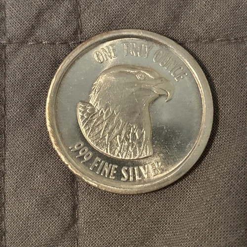 Vintage One World Trade Unit Eagle Head 1 Oz Ounce .999 Silver Round Bullion