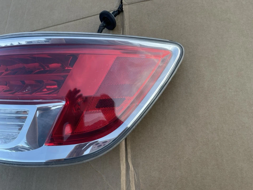 Оригинальный задний фонарь правый (со стороны пассажира) для Mazda CX-9 2007 2008 2009 годов выпуска - Изображение 2 из 4