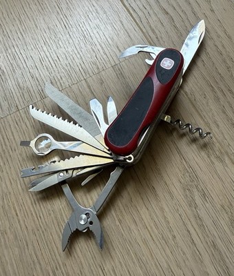 Discontinued Wenger Evogrip S54 Délémont 30 Funktionen Schweizer Taschenmesser