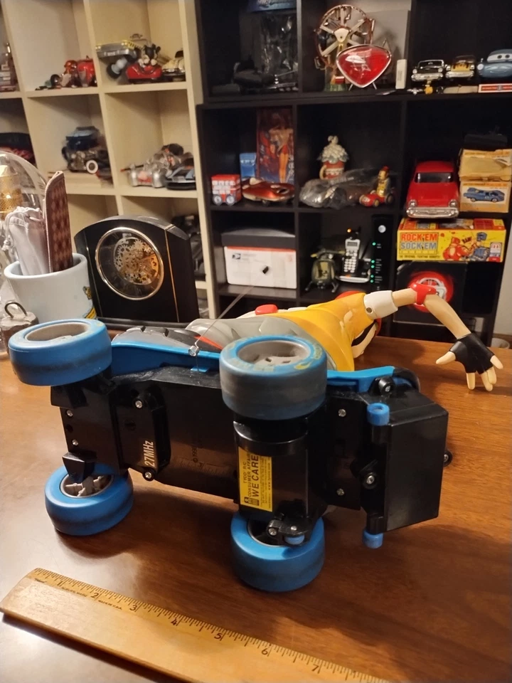 VINTAGE TYCO RC XTREME STREET GRINDER RC SKATEBOARDER  EXTREME TOY WORKS 2000 - Image 3 of 4