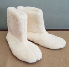 BNWT Ladies Sz Lge 9 10 Mix Brand Pretty Cream Fluffy Short Style Slipper Boots