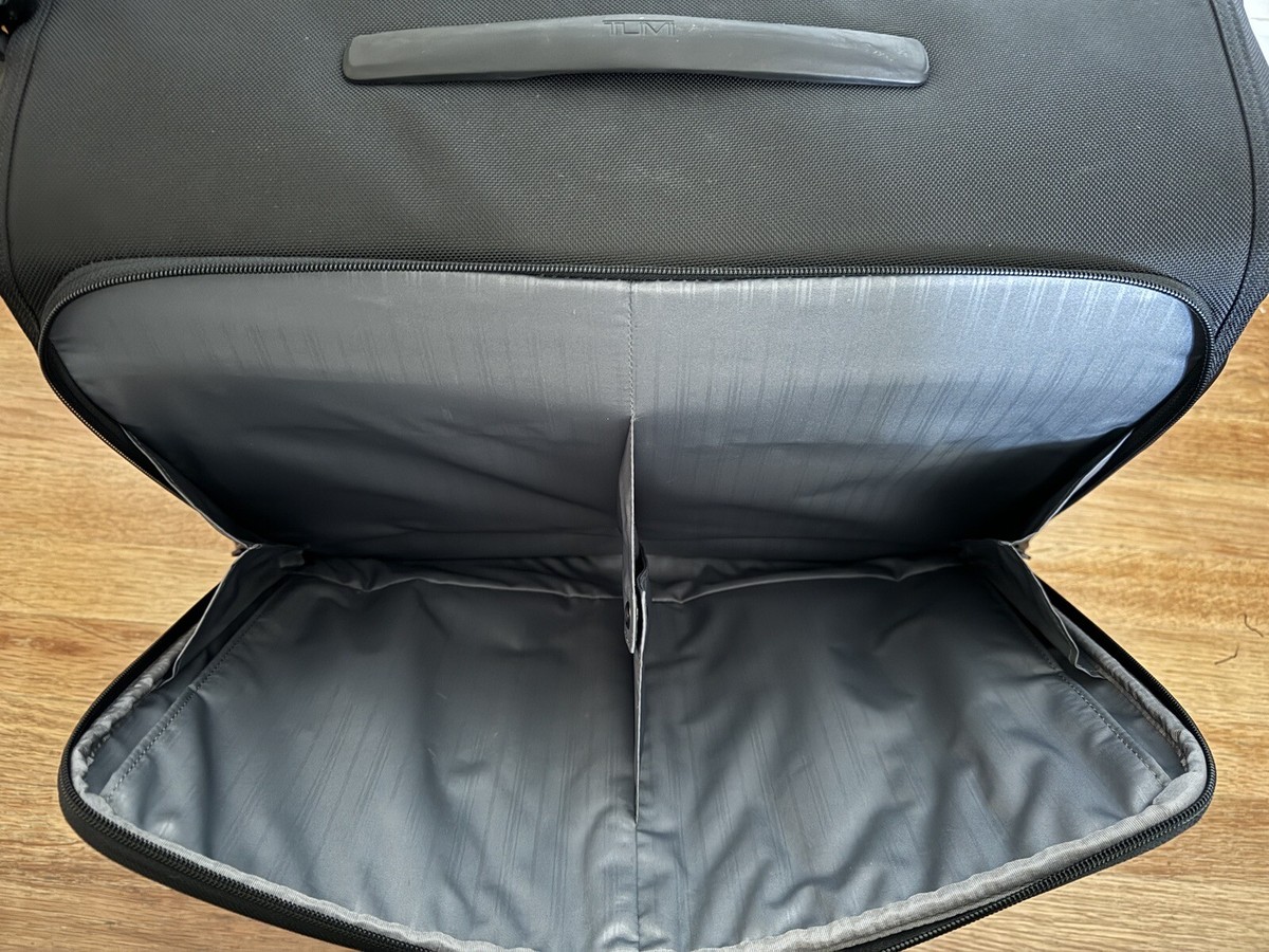 Tumi Alpha 2 Travel 22037D2 Carry on 2 Wheel Suitcase Tumi Alpha 2 Travel 22037D2 Carry on 2 Wheel Suitcase