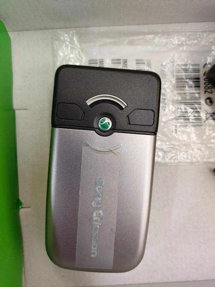 Sony Ericsson Z550 Z550i Z550c Z550a Unlocked 2G  flip phone - Image 3 of 4