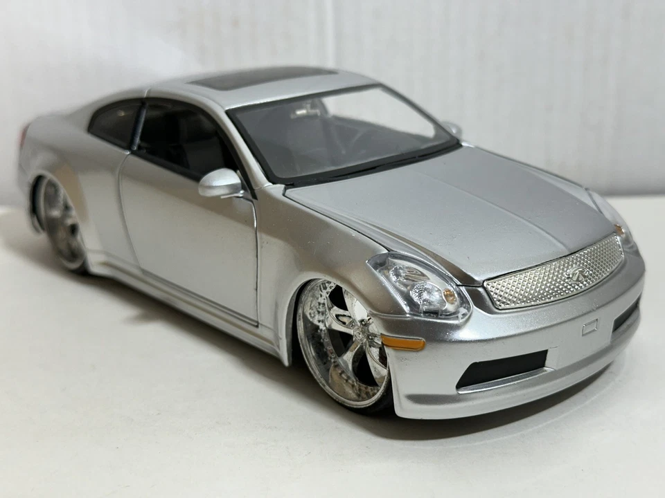 COCHE MODELO DIECAST JADA DUB INFINITI G35 PLATA PERLA 1:24 NUEVO SIN CAJA Foto 4 de 4