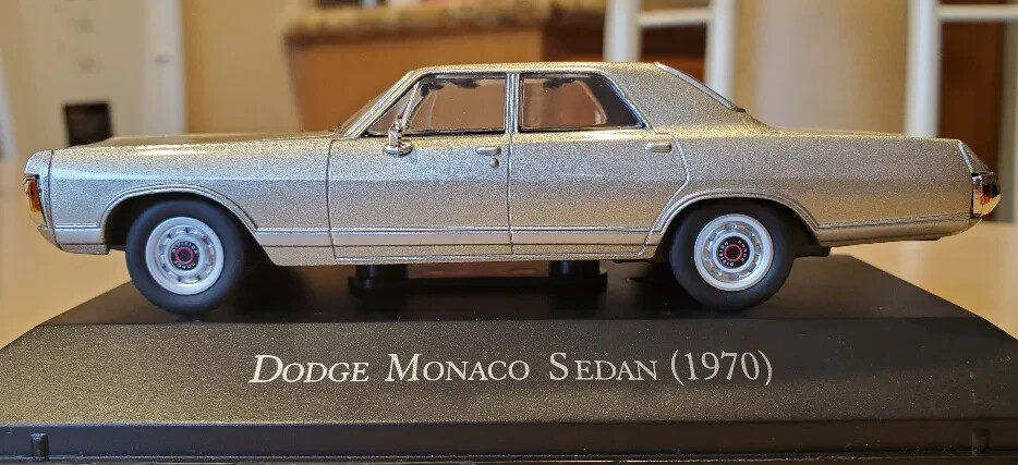 NEO　Dodge　monaco　ダッジ　モナコ　ミニカー　1／43 WOW Dodge Monaco California Highway Patrol 1978 1:43 Neo 43511