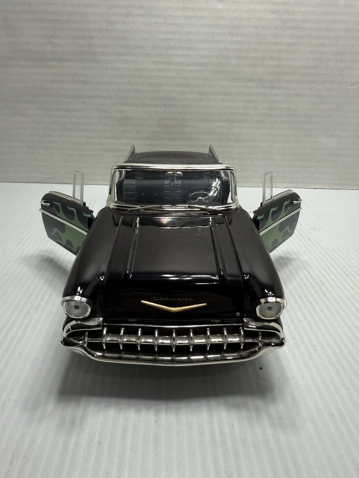Ertl American Muscle 1:18 , 1957 Chevrolet Bel Air Convertible Flame Black Blue - Image 2 of 4