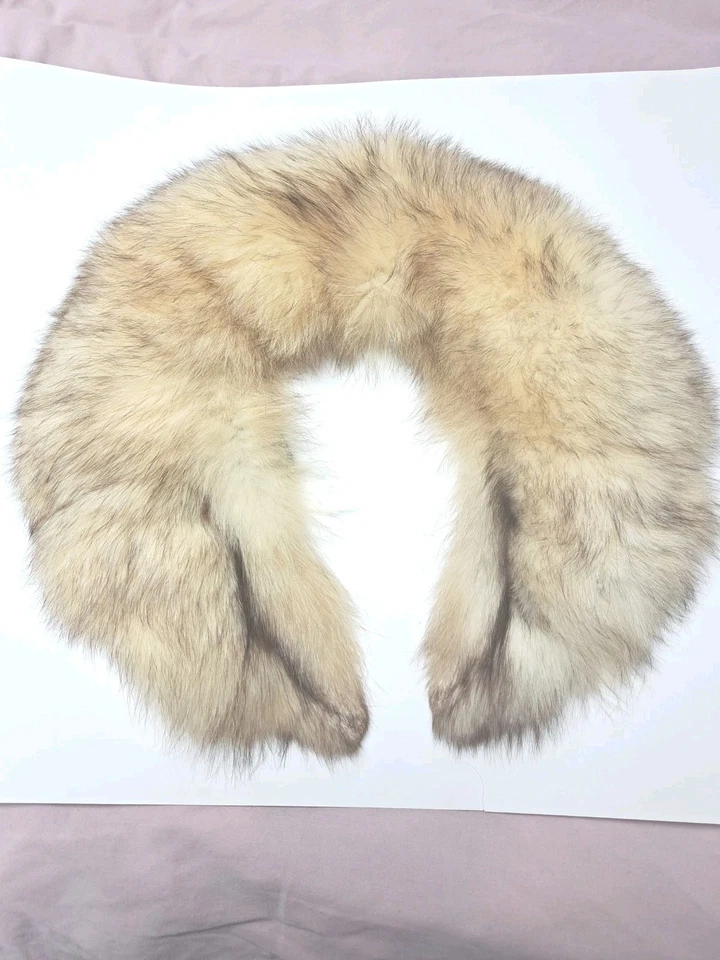 Cuello de piel genuina de zorro ártico Foto 2 de 3