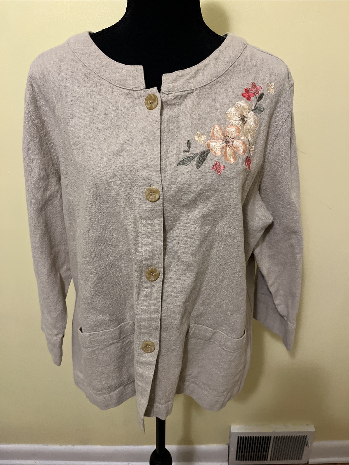 Classic Elements Woman’s Linen Blend Button Up Bl… - image 1