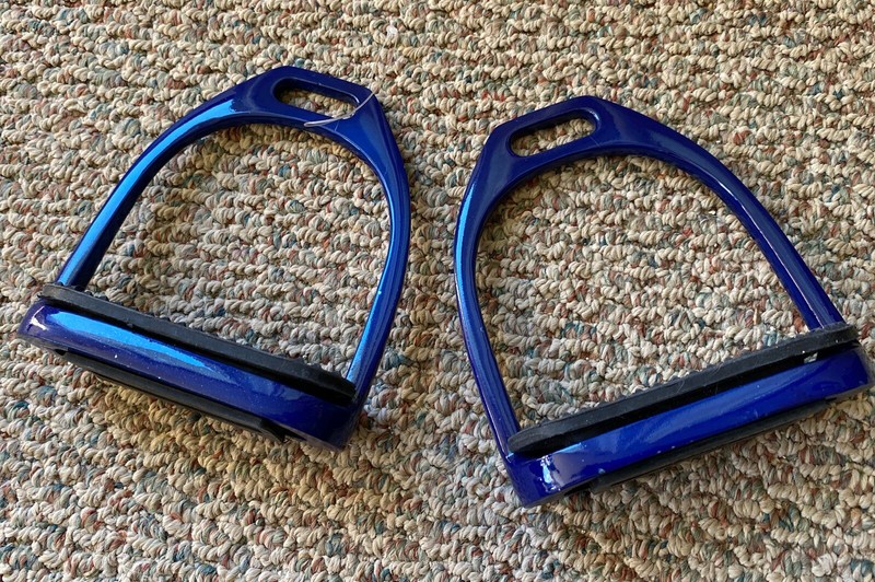 New Showman 4 1/2” BLUE English Stirrup Irons GLITTER Stirrups Pads