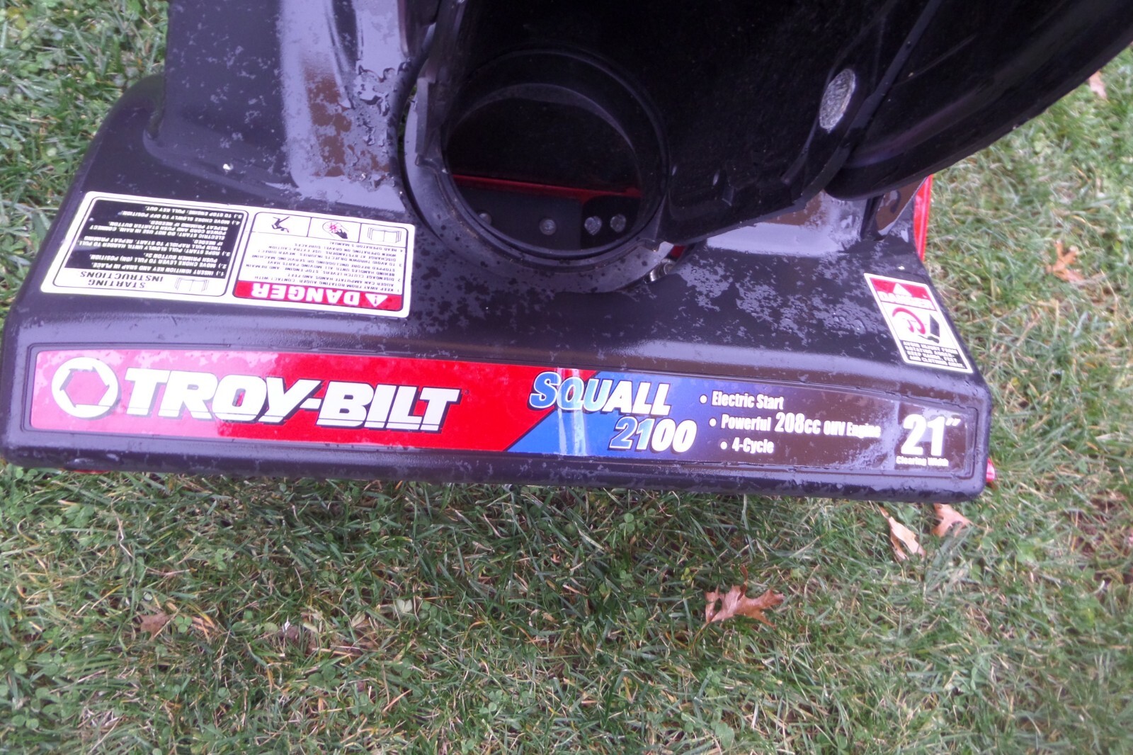 Troy Bilt Squall 2100 4 Stroke 208cc Snow Blower. New Paddles. Works